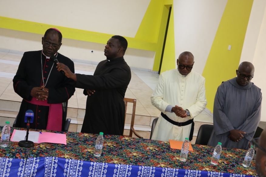 D&eacute;part du p&egrave;re Principal NKODO MANGA pour le coll&egrave;ge F.X Vogt